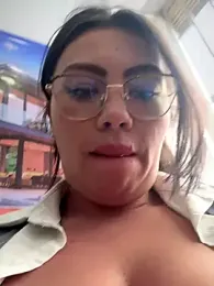 LIZ-06_ webcam stripchat model stream image