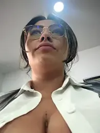 LIZ-06_ webcam model stream image