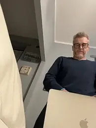 Axl_hot webcam model stream image