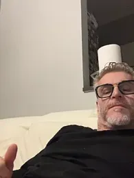 Axl_hot webcam model stream image