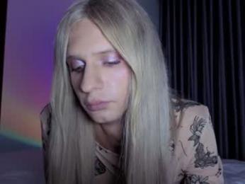 huge_vee webcam chaturbate model stream image