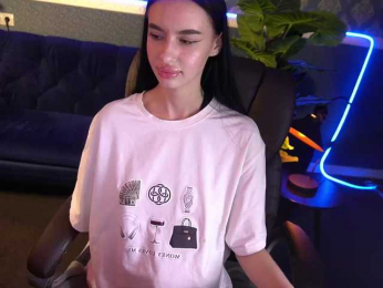 SnowWhiteee webcam model stream image
