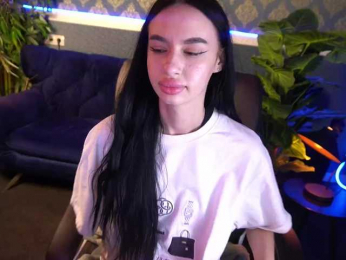 SnowWhiteee webcam model stream image