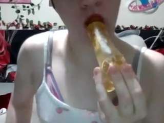 average-girl webcam model stream image