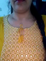 Hot-Shivani webcam model stream image