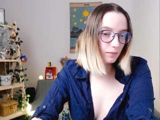 kiratarot webcam model stream image