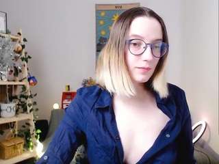 kiratarot webcam model stream image