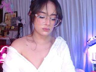 laralittle webcam camsoda model stream image