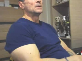 carin_the_body webcam model stream image