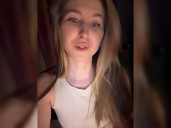 AveryLove webcam model stream image