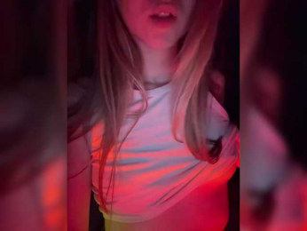 AveryLove webcam bongacams model stream image