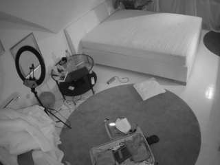 voyeurcam-julmodels-whitebed-4 webcam model stream image