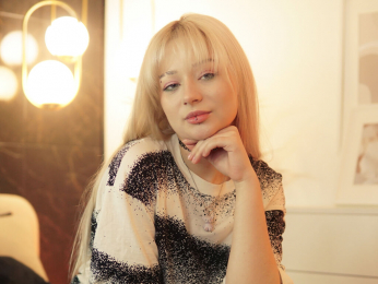 LolaNewton webcam livejasmin model stream image