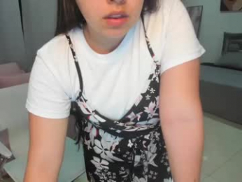 girl_alana webcam model stream image