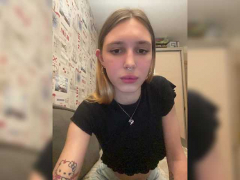 LinaLun webcam model stream image