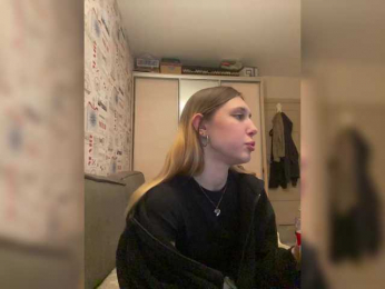 LinaLun webcam model stream image