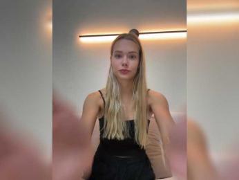 CrystalFairy webcam model stream image