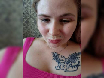 YourFunnyBlondiee webcam model stream image