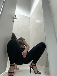 _MiaQueen_ webcam model stream image