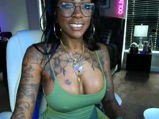 iamtattedqueen webcam model stream image