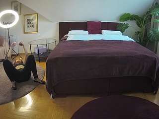 voyeurcam-julmodels-whitebed-6 webcam camsoda model stream image
