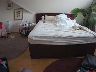 voyeurcam-julmodels-whitebed-6 webcam model stream image