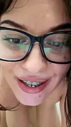 Larissa4U webcam stripchat model stream image