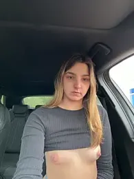 DoriDelux66 webcam model stream image