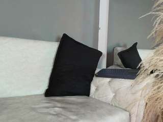 zoee-8 webcam model stream image