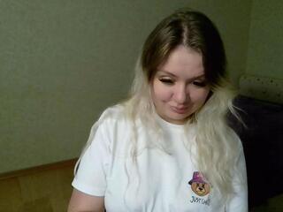 Kira Pride webcam model stream image