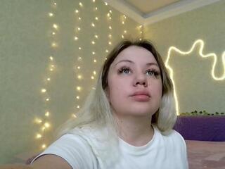 Kira Pride webcam model stream image