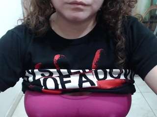 curly-greeneyed webcam camsoda model stream image