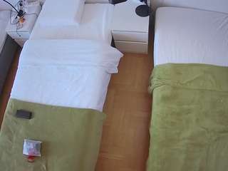 voyeurcam-julmodels-bed-5 webcam model stream image