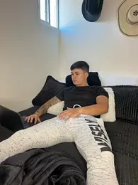 Christopher_strongg webcam model stream image