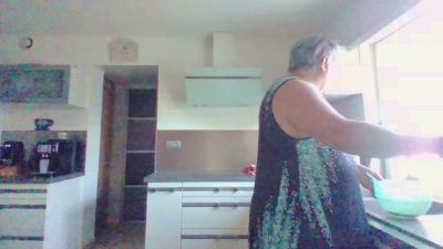 lunaria webcam model stream image