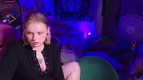 Radiants_two webcam model stream image