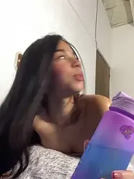 AdharaMiller1 webcam model stream image