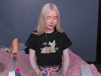 LillieBerry webcam model stream image