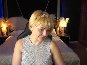 AmiraNight webcam model stream image