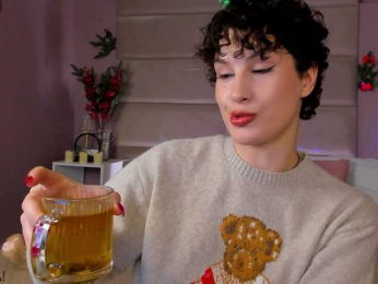 AdelinePerle webcam model stream image