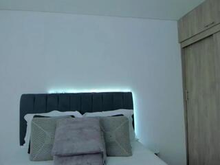Sarah Roux webcam model stream image
