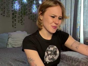 AuroraHoll webcam model stream image