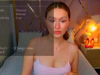 Chloe Lavender webcam model stream image