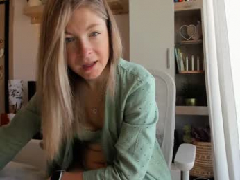 bestgirl_ofthe_neighborhood webcam chaturbate model stream image