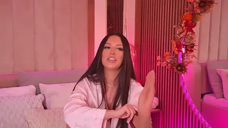 OliviaNoirr webcam model stream image