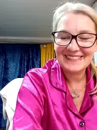 irinamaux webcam stripchat model stream image