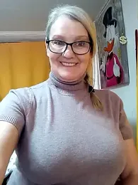 irinamaux webcam model stream image