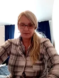 irinamaux webcam stripchat model stream image