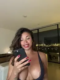 Brunettexio webcam model stream image