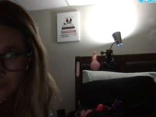 suziieq23 webcam model stream image
